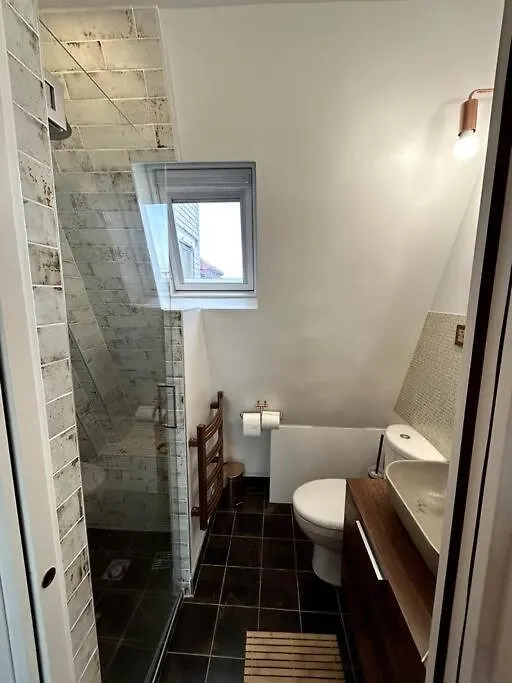 Studio Neuf, Calme, Lumineux, 8E Etage Párizs