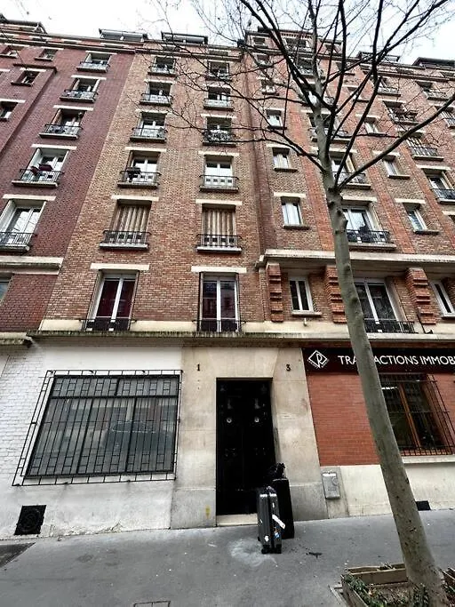 Studio Neuf, Calme, Lumineux, 8E Etage Paris